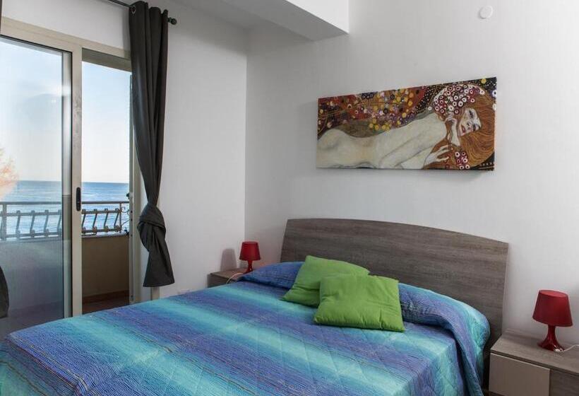 اتاق سه نفره دلوکس با چشم‌انداز دریا, Semu A Mari B&b