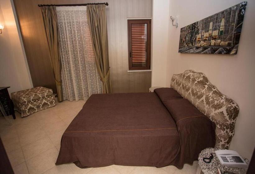 اتاق استاندارد چهارنفره با بالکن, Regalpetra