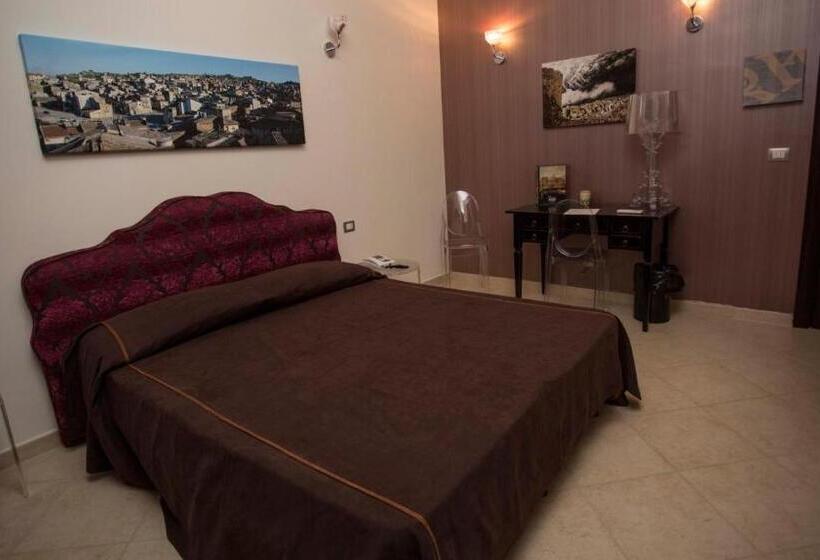 اتاق استاندارد چهارنفره با بالکن, Regalpetra