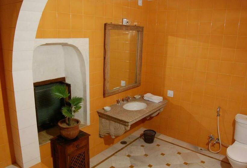 디럭스 룸, Chobdar Haveli