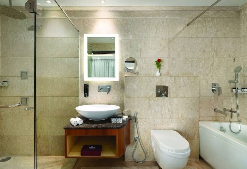 Quarto Premium, Ramada By Wyndham Varanasi Katesar