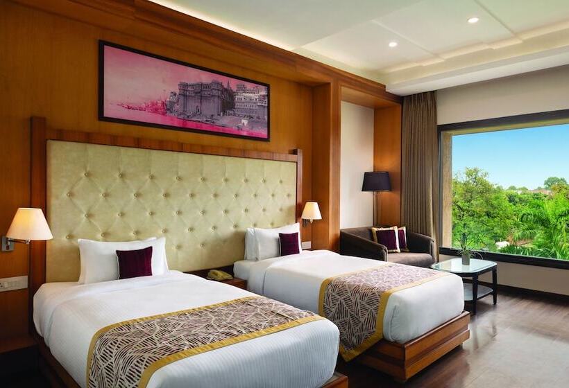 Quarto Premium, Ramada By Wyndham Varanasi Katesar