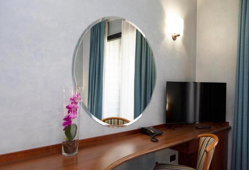 Номер Стандарт Адаптированный для Инвалидов, Ih Hotels Milano Blu Visconti