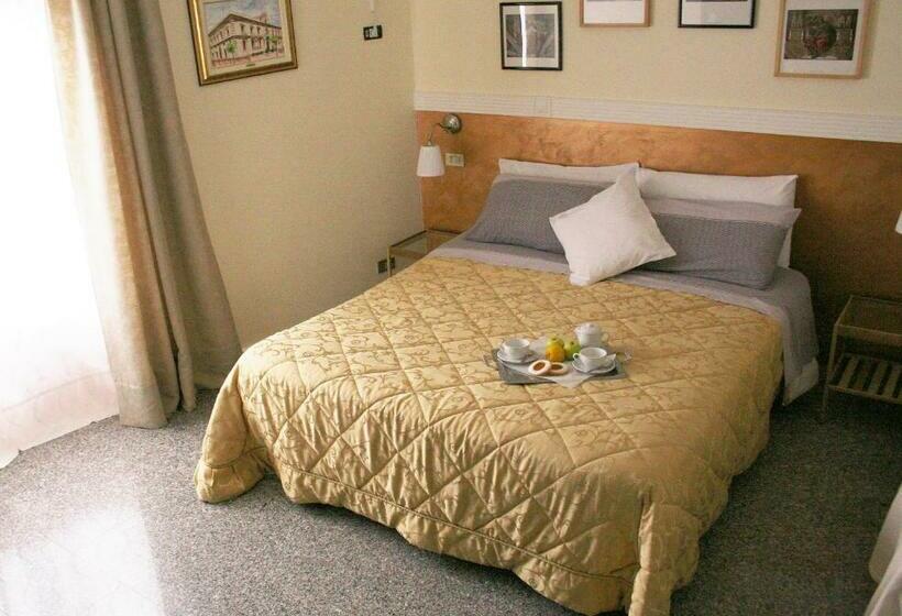 اتاق لوکس با بالکن و چشم‌انداز دریا, B&b Melibleo