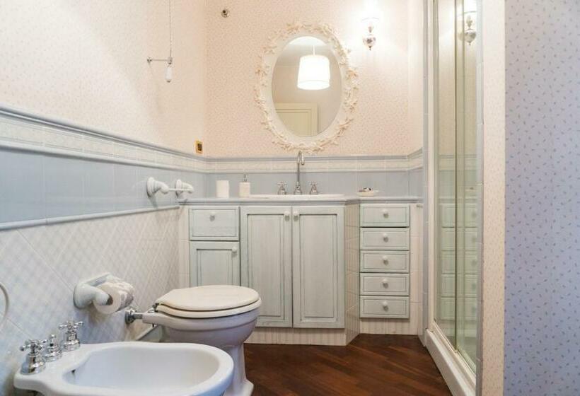 اتاق لوکس با تخت بزرگ, Palazzo Bella