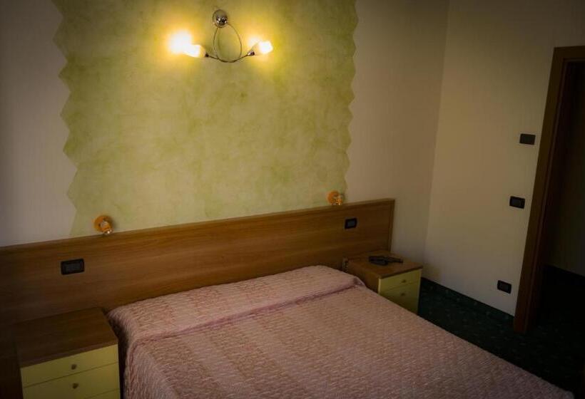 스탠다드 트리플 룸, Albergo La Romanella