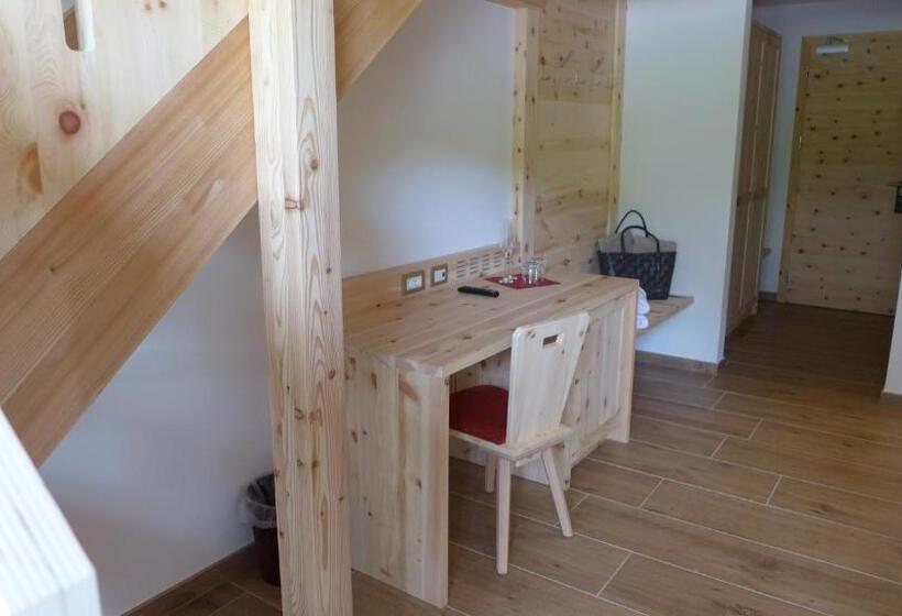 Junior Suite met Uitzicht, Passo Sella Dolomiti Mountain Resort