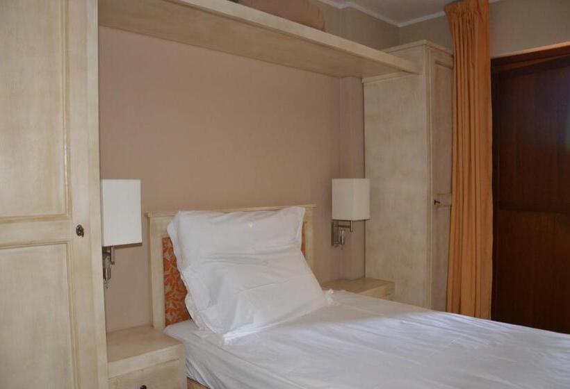 Номер Стандарт, Roccamonfina Palace