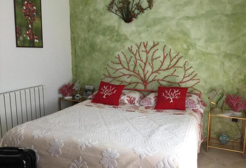 اتاق لوکس با بالکن, Villa Le Bougainvillea