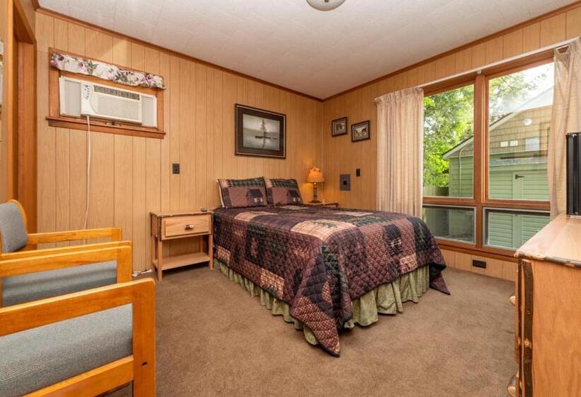 スタンダードスタジオ, Shore Meadows Lodge Llc
