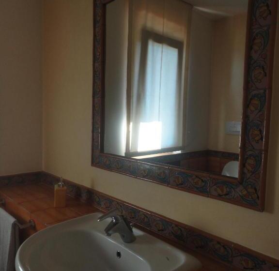 اتاق سه نفره دلوکس با چشم‌انداز دریا, Villa Zagara Luxury Bed And Breakfast