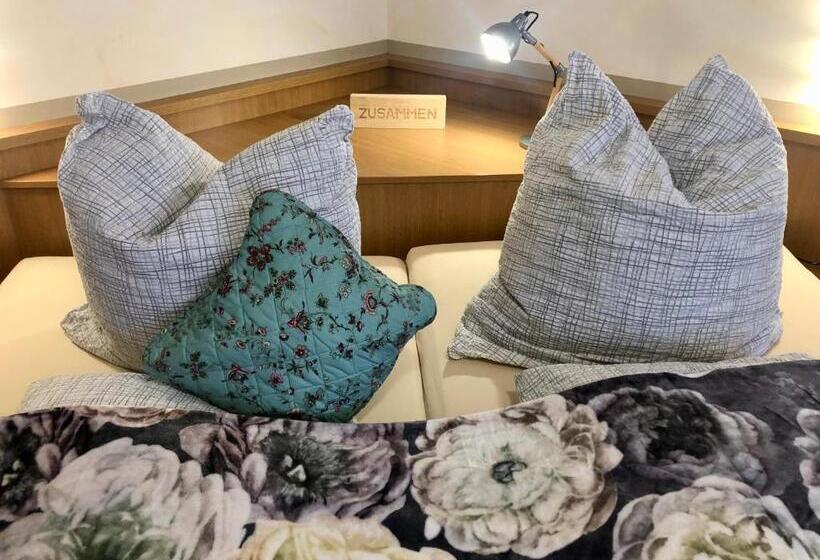 Номер Стандарт с Балконом, B&b Apart Hotel Goldener Hahn   Guesthouse Hirsch Baiersbronn