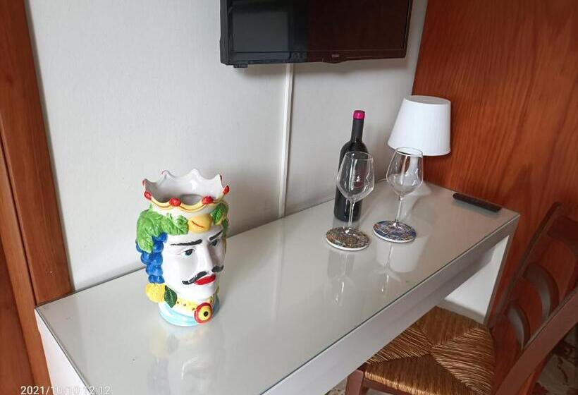 Номер Стандарт с Балконом, Agritrinacria Rooms
