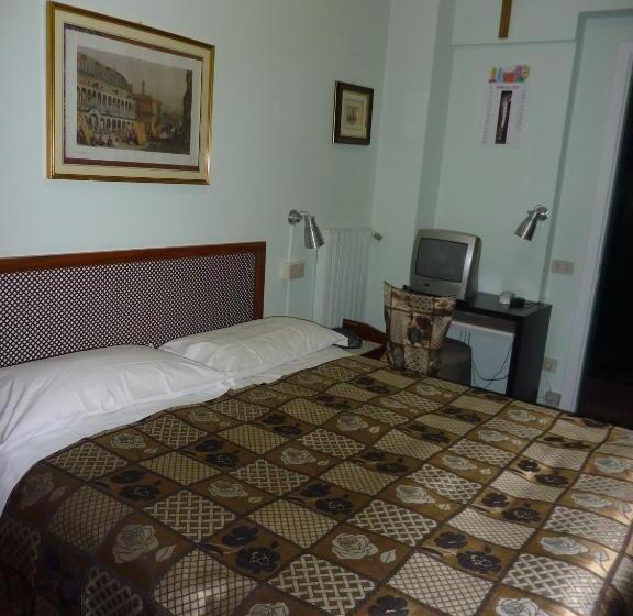 스탠다드 룸 공동 욕실, Albergo Junior