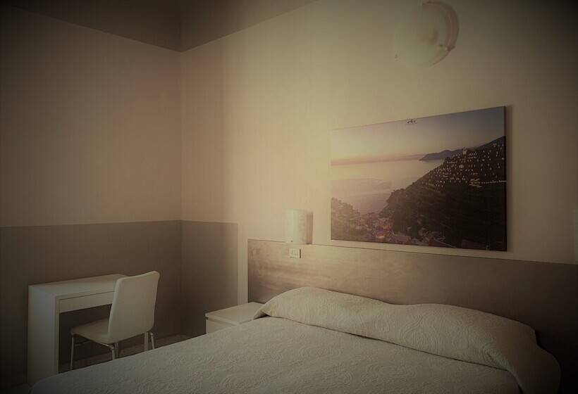 Standard Kolmen Hengen Huone, Albergo La Villetta
