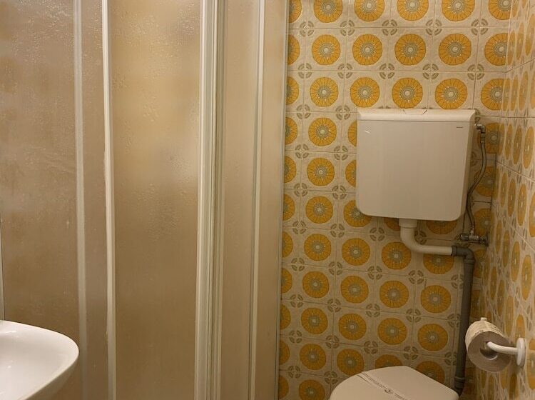 Standard Kolmen Hengen Huone, Albergo La Villetta