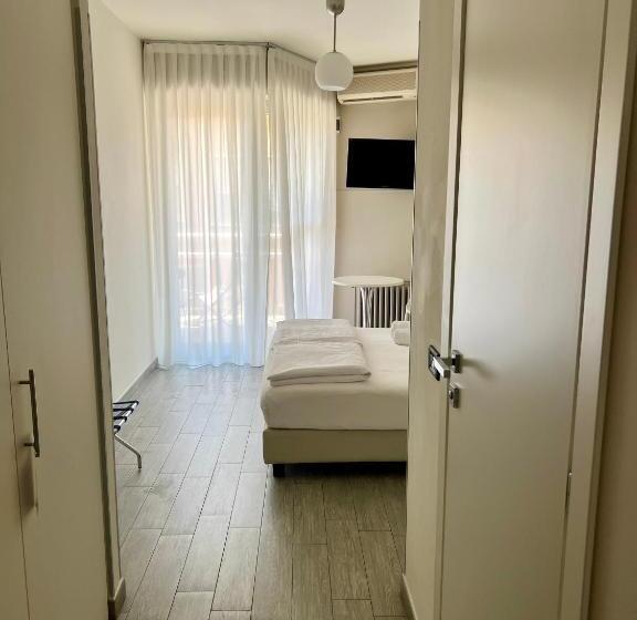 اتاق استاندارد, Astoria