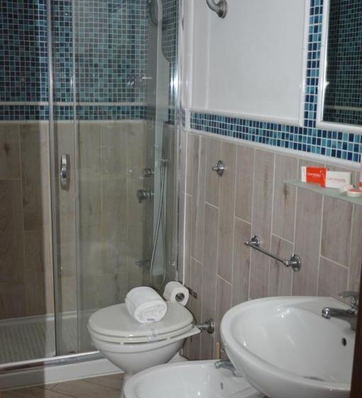 اتاق استاندارد سه نفره, Caposperone Resort
