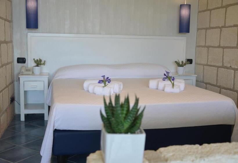 اتاق استاندارد سه نفره, Caposperone Resort