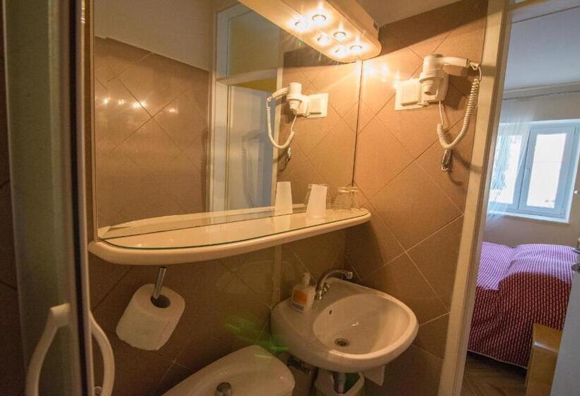 اتاق استاندارد, Bed&breakfast Saturn