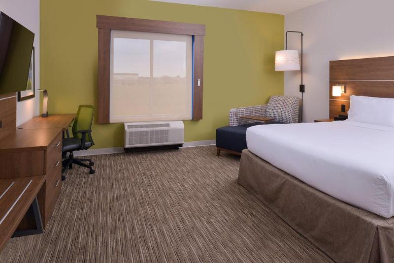 带大床的标准间, Holiday Inn Express   Nashville South   Spring Hill, An Ihg