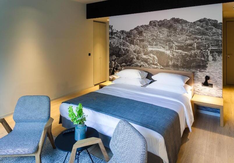 آپارتمان 2 خوابه با بالکن, One Suite