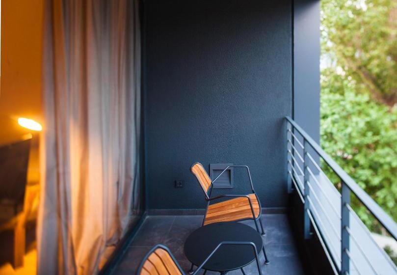 استودیوی لوکس, One Suite