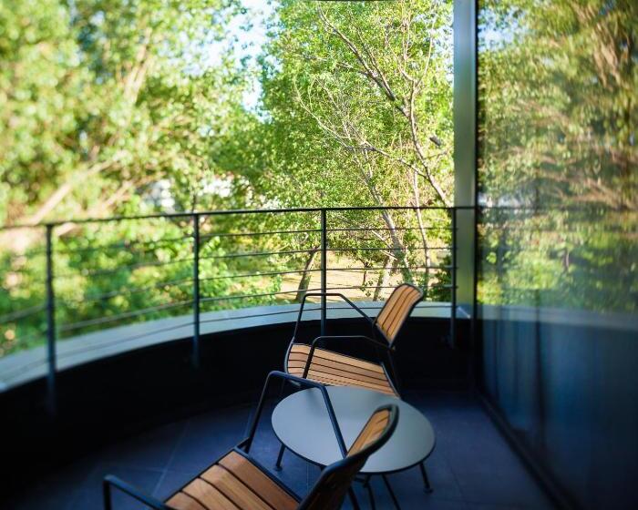 استودیوی لوکس, One Suite