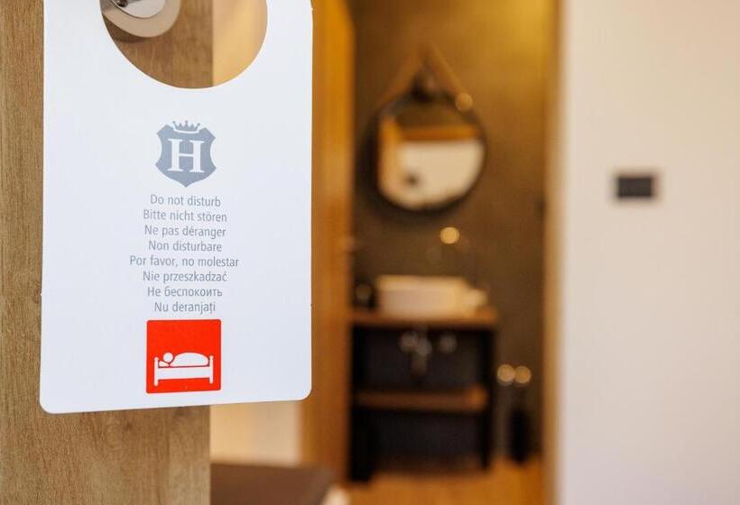 اتاق لوکس, Rooms Lišnić