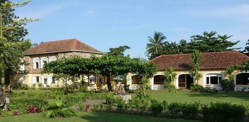 سوییت جونیور با چشم‌انداز دریا, Belo Monte Hotel And Museum