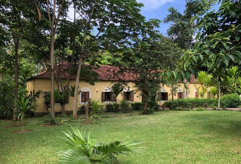 اتاق خانوادگی با چشم‌انداز باغ, Belo Monte Hotel And Museum
