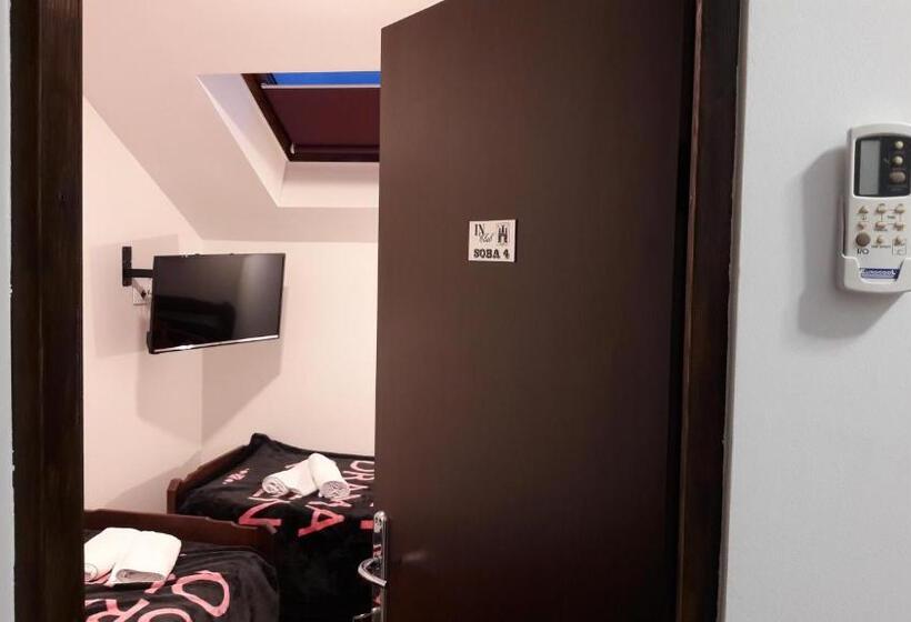 اتاق استاندارد با سرویس بهداشتی مشترک, Hostel In Club