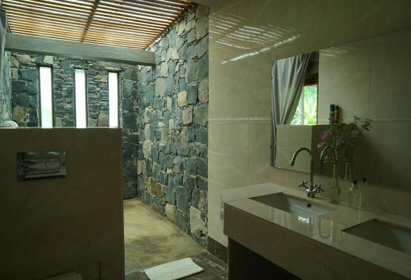 سوییت با چشم‌انداز باغ, Belo Monte Hotel And Museum