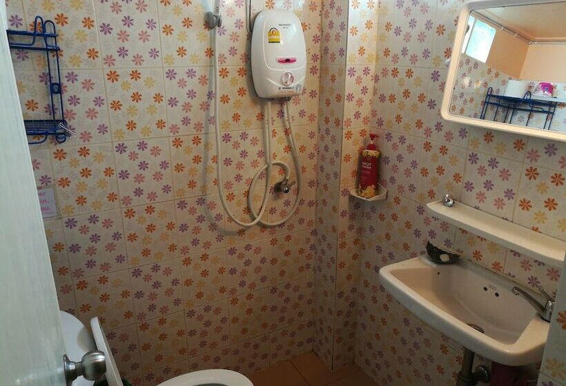 공동 객실, Karma Home Hostel