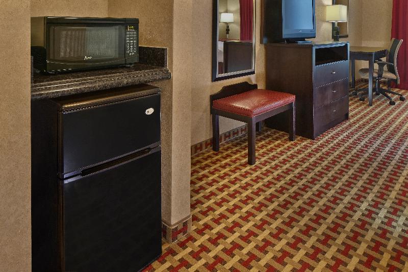 带大床的标准间, Holiday Inn Express & Suites   Gaylord, An Ihg