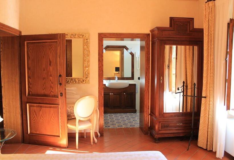 اتاق استاندارد سه نفره, Il Colombaio Winery & Rooms