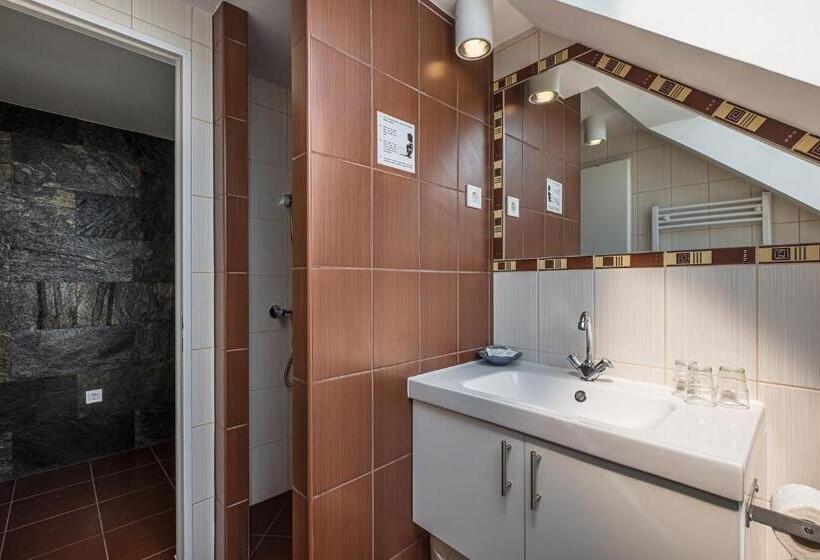 Трехместный Номер Стандарт с Балконом, Babi Guesthouse   Babi Vendégház