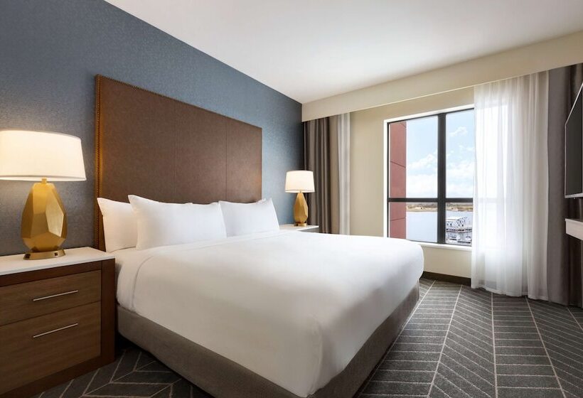 Люкс Кровать Кинг, Embassy Suites By Hilton Wilmington Riverfront