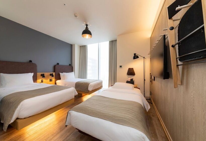 Номер Стандарт, Moxy Osaka Honmachi By Marriott