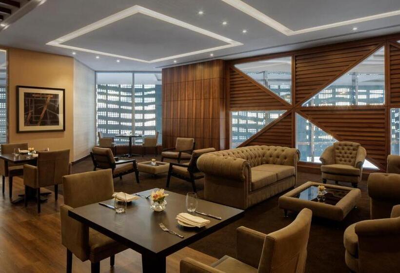 סוויטת ג'וניור, Radisson Blu Hotel, Dubai Waterfront