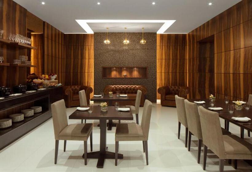Полулюкс, Radisson Blu Hotel, Dubai Waterfront