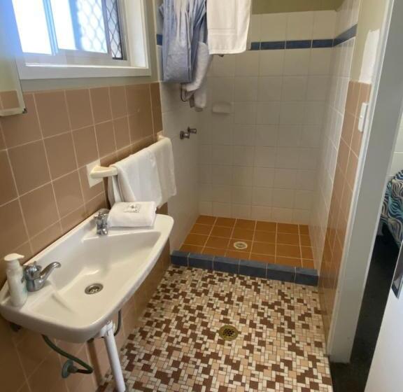 חדר אקונומי, Classic Motel