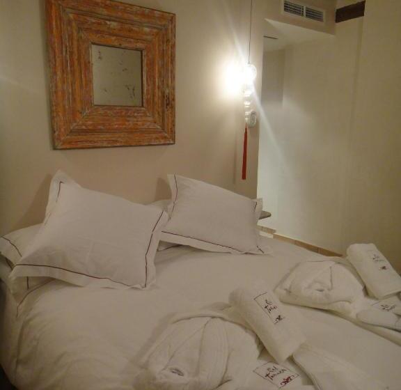 اتاق عادی, Rural Cal Torner Adults Only