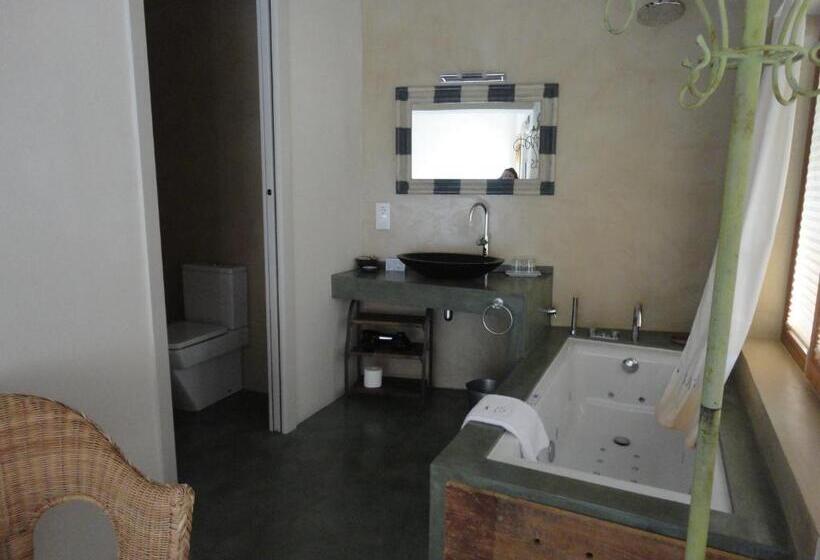 اتاق سوپریور, Rural Cal Torner Adults Only
