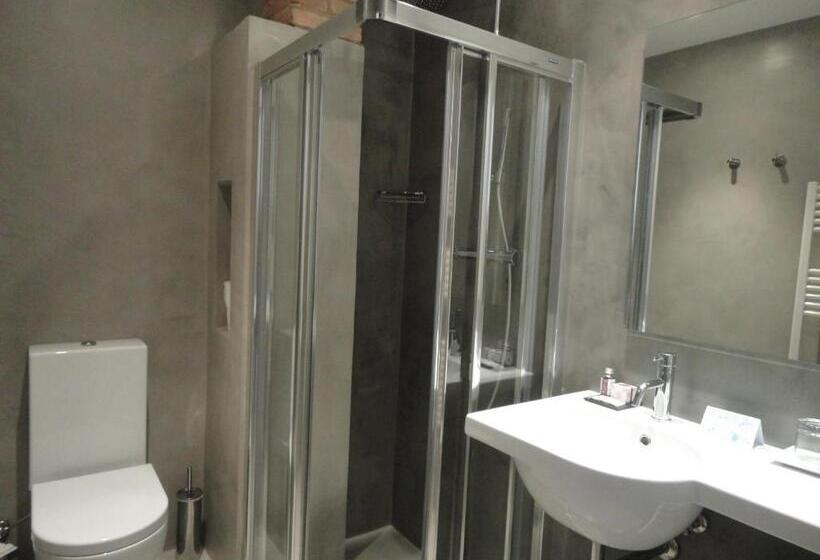 اتاق استاندارد, Rural Cal Torner Adults Only