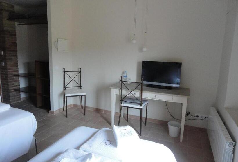 اتاق استاندارد, Rural Cal Torner Adults Only