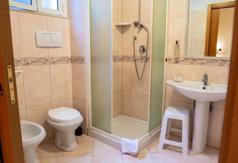 اتاق استاندارد یک نفره, Suite Caesar