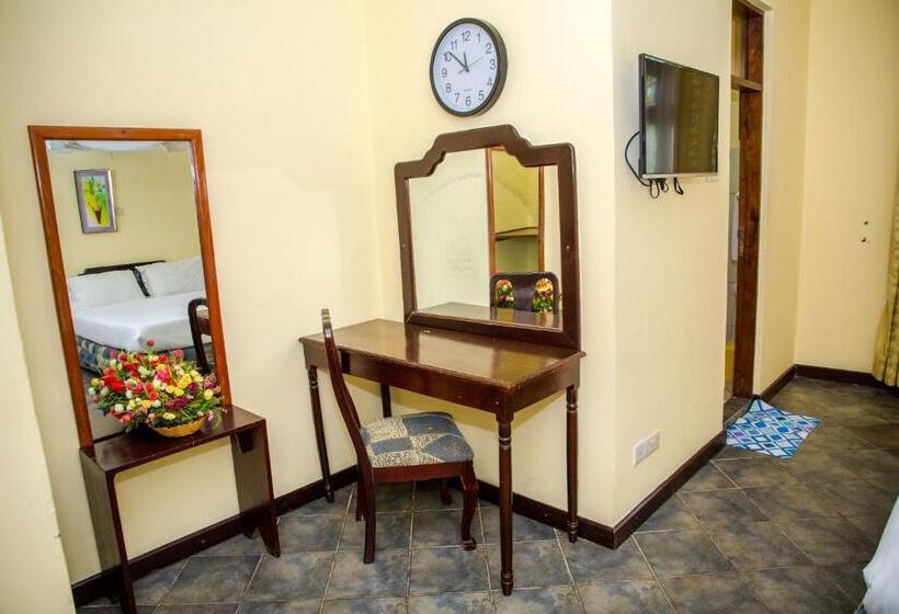 اتاق لوکس, Saadani Tourist Center   Hostel