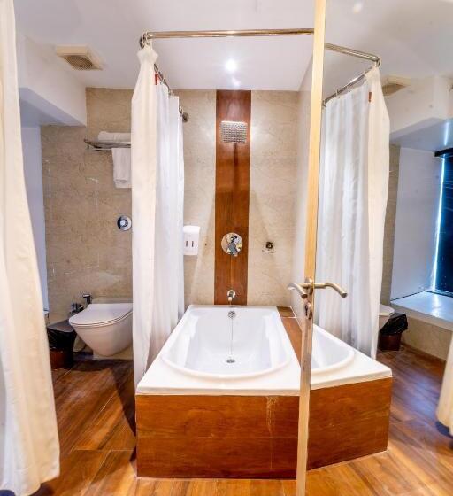 اتاق اجرایی با تخت بزرگ, Sadbhav Villa