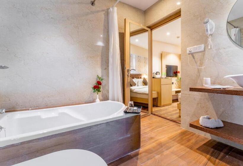 اتاق اجرایی با تخت بزرگ, Sadbhav Villa